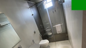Doppel- oder Zweibettzimmer | Badezimmer