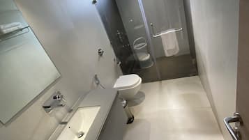 Double or Twin Room | Bathroom | Shower, towels, soap, shampoo