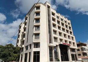 Unclassified image, 3 of 7, button - Bangui (Amman)