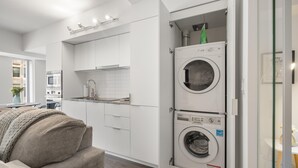 Apartment | Laundry - StayToronto - Modern Bay Apartments (Toronto)