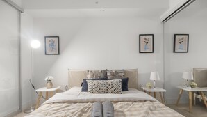 Apartment | Iron/ironing board, WiFi (free) - StayToronto - Modern Bay Apartments (Toronto)