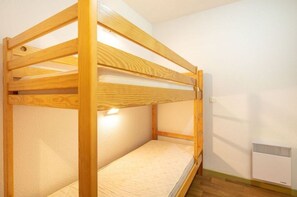 Room - StFrançoisLongchamp - At the Base of the Slopes - Balcony, Elevator & Ski Locker—4–6 People (Saint François Longchamp)