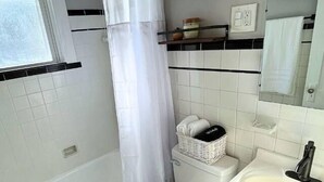 Unclassified image, 5 of 50, button - The Hill District House - Kid Friendly, Walkable - Stay Smiley Rentals (St. Louis)