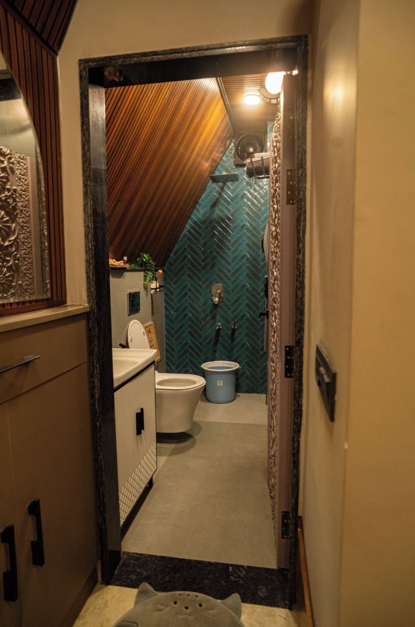 Een douche, gratis toiletartikelen, handdoeken, zeep