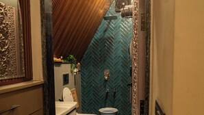 Shower, free toiletries, towels, soap - The Luxe A-Frame Villa Pool Forest View (Lachhiwala Range)