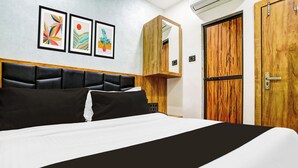 Superior Room | WiFi (free) - Collection O Mumbai KharRoad (Mumbai)