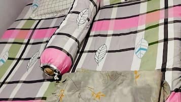 Basic Room | Iron/ironing board (on request), WiFi (free)