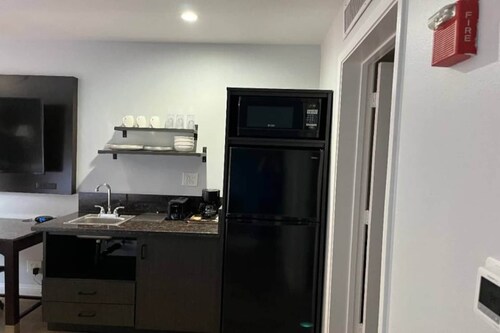 2 Queen Beds | Non-Smoking, Kitchen
