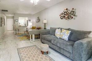 A living room with a grey sofa, a small round table, and a patterned rug. - Gulf Coast Corner Condo Near Charlotte Harbor (Punta Gorda)
