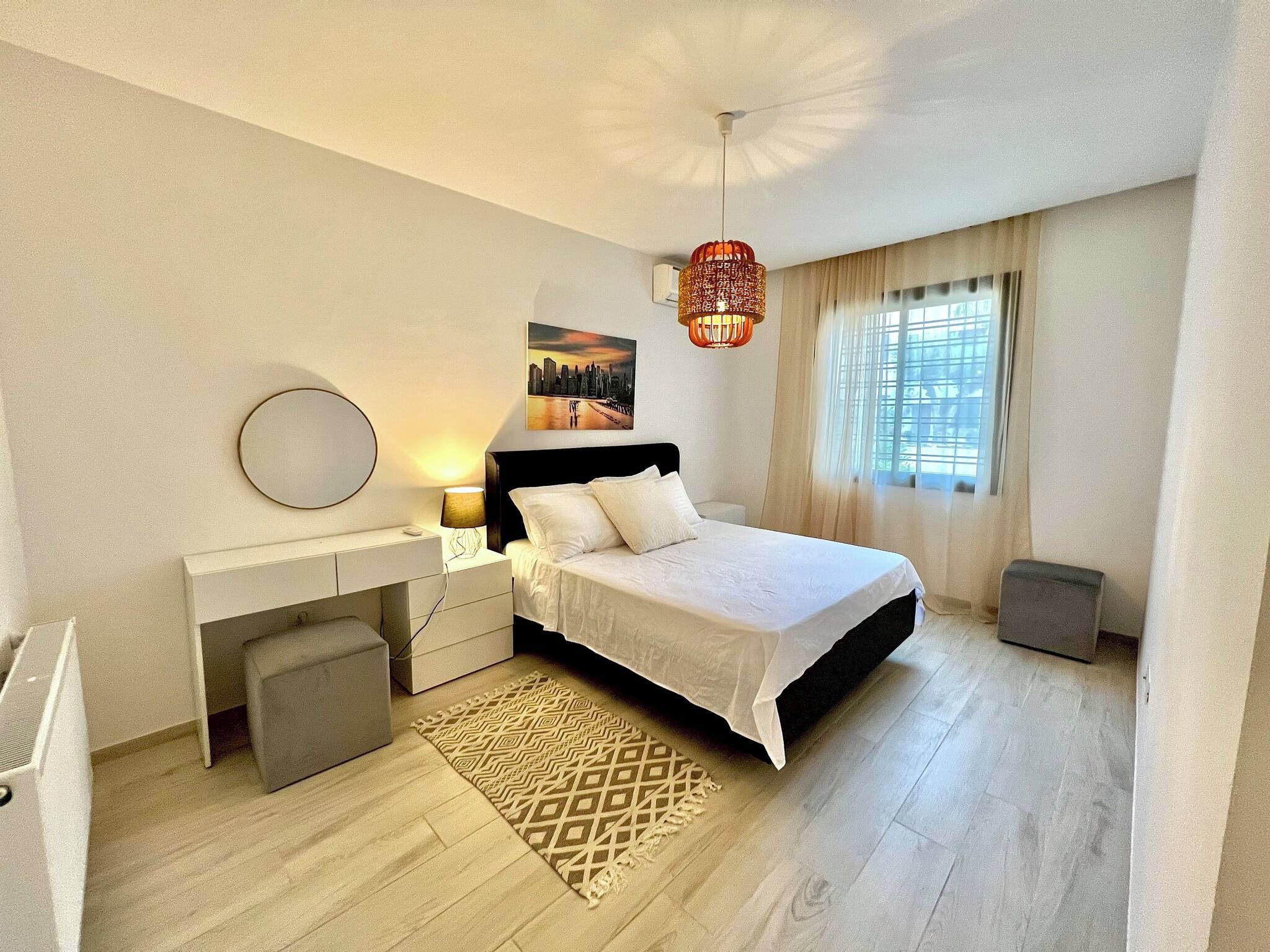 Iron/ironing board, internet, bed sheets