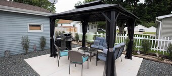 < 1 Mi to Pawnee Park! Cozy Bungalow w/ Gazebo