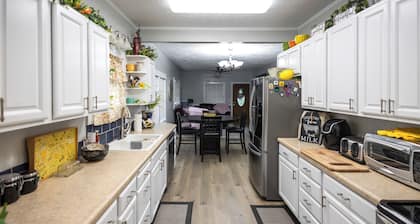 The Play House: Family Retreat 2 Mi to Pawnee Park