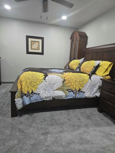'Honey Bee' Family Home in Columbus, Nebraska!