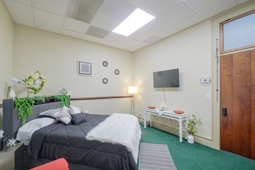 Walkable Main Street Apartment in Princeton!