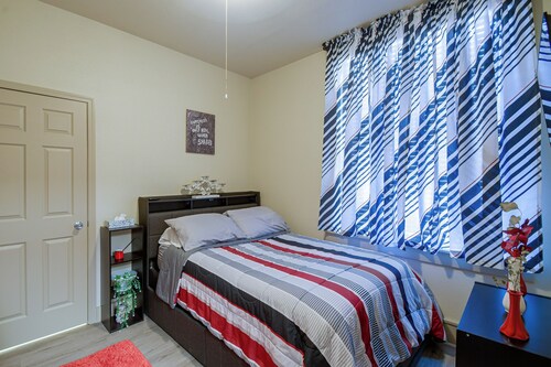 Walkable Main Street Apartment in Princeton!