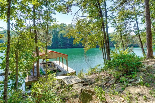 Fire Pit & Lake Views! Wood Creek Lake Cabin