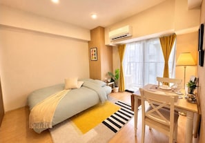 Room - Vrbo Property (大阪市西区九条南3-19)