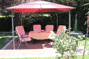 Outdoor dining - Holiday apartment in Leer with swimming pool (Leer)