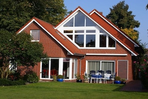 Exterior - Holiday apartment in Leer with swimming pool (Leer)