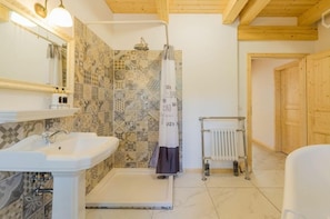 Bathroom - The Welsh Dragon || Schönwalde Glien (Schönwalde Glien)
