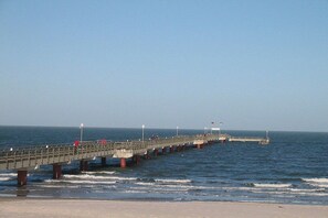 A pier extending into the ocean with a clear sky above. - Holiday home Wiecker Landhus | FHH 2 (Wieck)