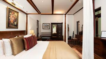Double Room, Patio, Garden View | Peti besi dalam bilik, seterika/papan seterika, Wi-fi percuma