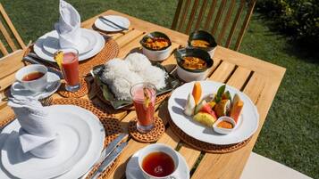 Tempat makan luar