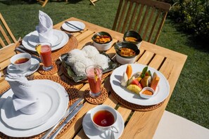 Outdoor dining - Stafford Estate Bungalow (Nuwaraeliya)