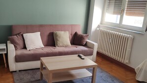 Living area - Vrbo Property (Milano)