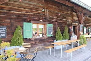 Utendørsservering