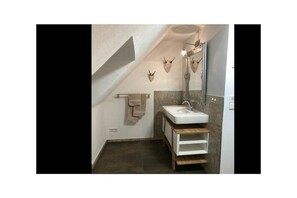 Bathroom - Time out - House by the lake, holiday home (Groß Kreutz)