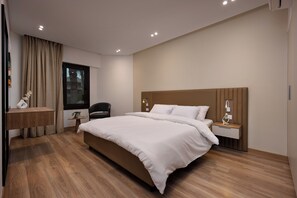 A modern bedroom with a large bed, bedside tables, a chair, and a window with curtains. - Lovely Home at Elevens by Spacey #33 (cairo)