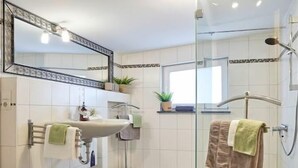 Shower, hair dryer - Holiday apartment Mila OG (Rieden)