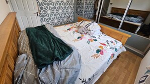 Room - Bright & modern London home with easy city access (Harrow)