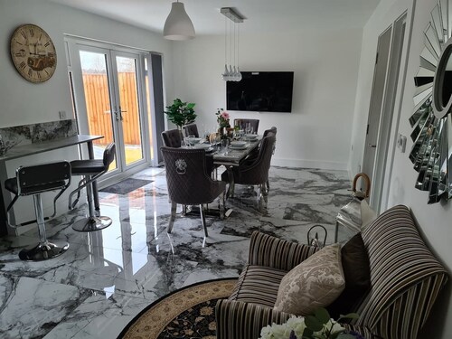 Sav 5 Bed Luxury House Leicestershire