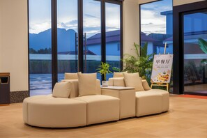 Ảnh chưa phân loại, 2 trong số 49 ảnh, nút