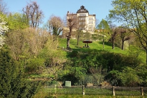 A large building with a classical architectural style, surrounded by a well-maintained grassy area with trees and a fence. - Holiday apartment in Pirna with swimming pool (Pirna)