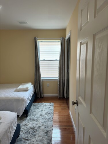 Spacious 7-bedroom house in Ironbound, Newark Perfect for Large Groups