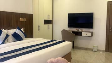 Desk, laptop workspace, free WiFi