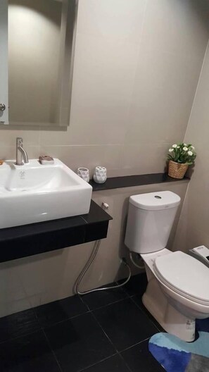 Bathroom - Jk Living Hotel And Service Apartment (Chachoengsao)