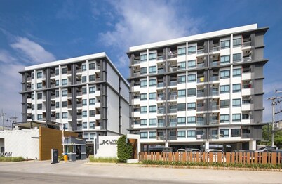 Jk Living Hotel And Service Apartment