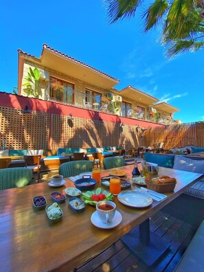 Tempat makan luar