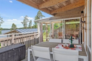 Outdoor dining - Lakeside Retreat on Lake Laxsjön – Lake Views, Kayaks & Private Heated Terrace (Dals Långed)