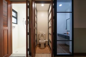 Bathroom - Within Korat - Poshtel x Cafe (Nakhon Ratchasima)