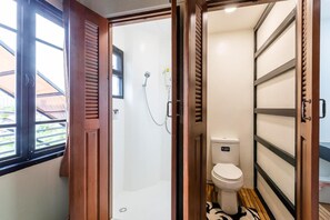 A bathroom with a shower, toilet, and a window. - Within Korat - Poshtel x Cafe (Nakhon Ratchasima)