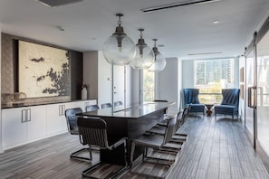 A modern kitchen with a large island, pendant lighting, and a view to the outside. - Locale Nashville - Music Row (Nashville)