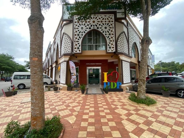 A hotel with a checkered pavement entrance, a large arched window, and a sign reading 'HOTEL DESARU PENAMAR'. - Hotel Desaru Penawar (Bandar Penawar)