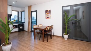 Căn hộ Deluxe, 2 phòng ngủ | Khu ăn uống