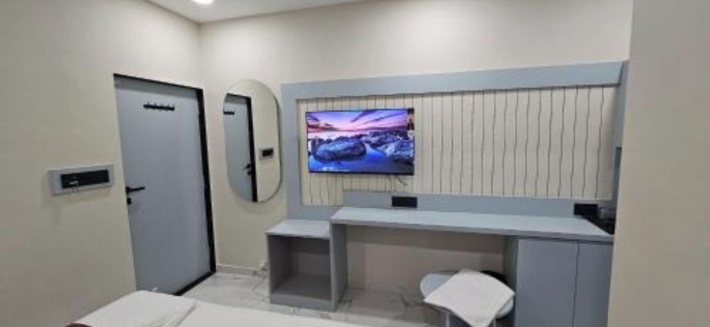 Deluxe Room | Iron/ironing board, WiFi (free)