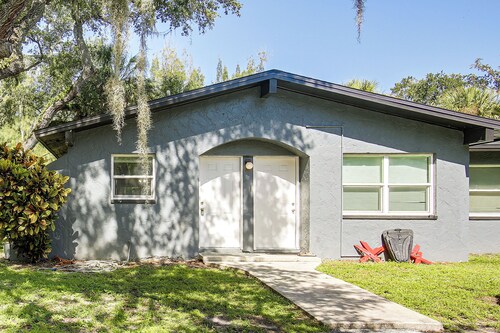 Gulf Coast Corner Condo Near Charlotte Harbor